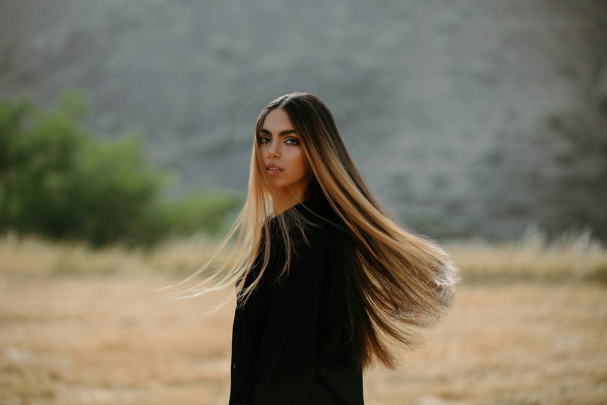Infographic showing difference between classic ombre, traditional balayage, and ombre balayage blend technique