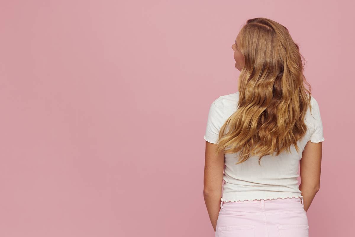 Infographic showing cross-section of healthy vs damaged hair cuticle, light reflection principles, and balayage placement zones