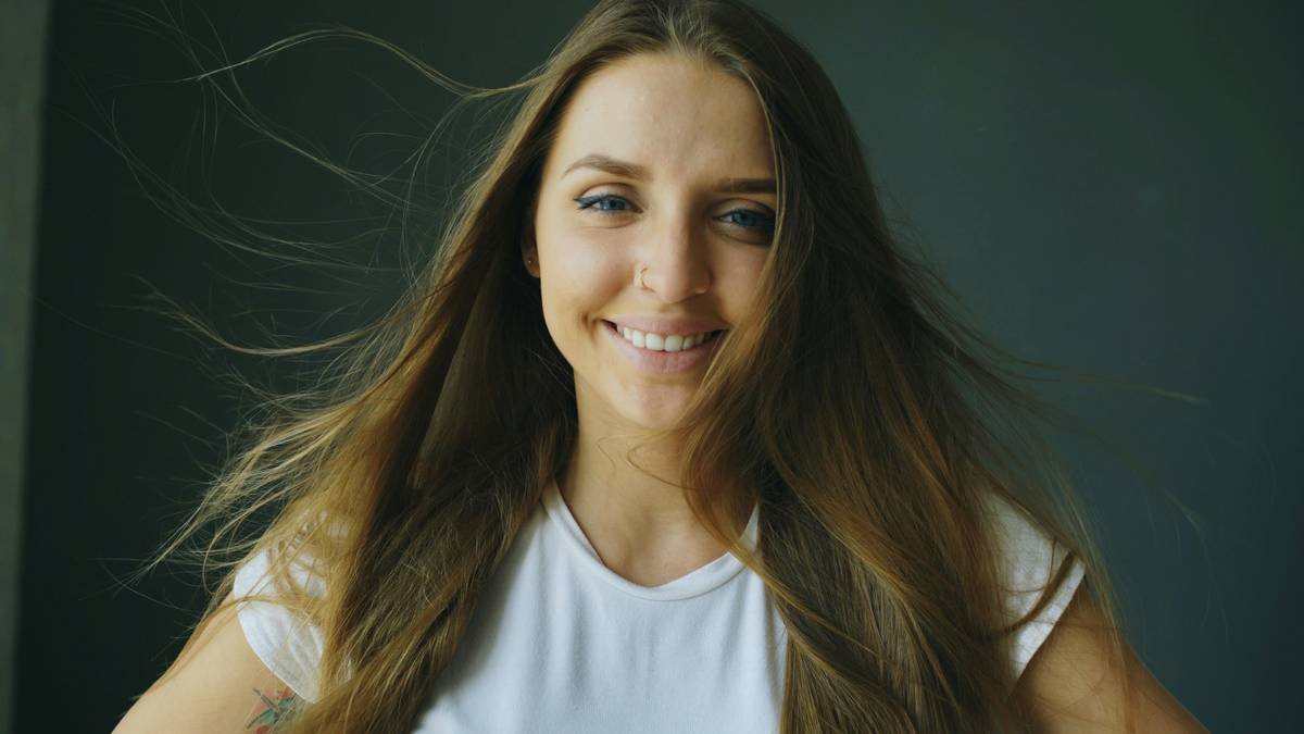 Lena's balayage before and after implementing hair flow routine: before shows dull, clumped strands; after shows shiny, flowing movement
