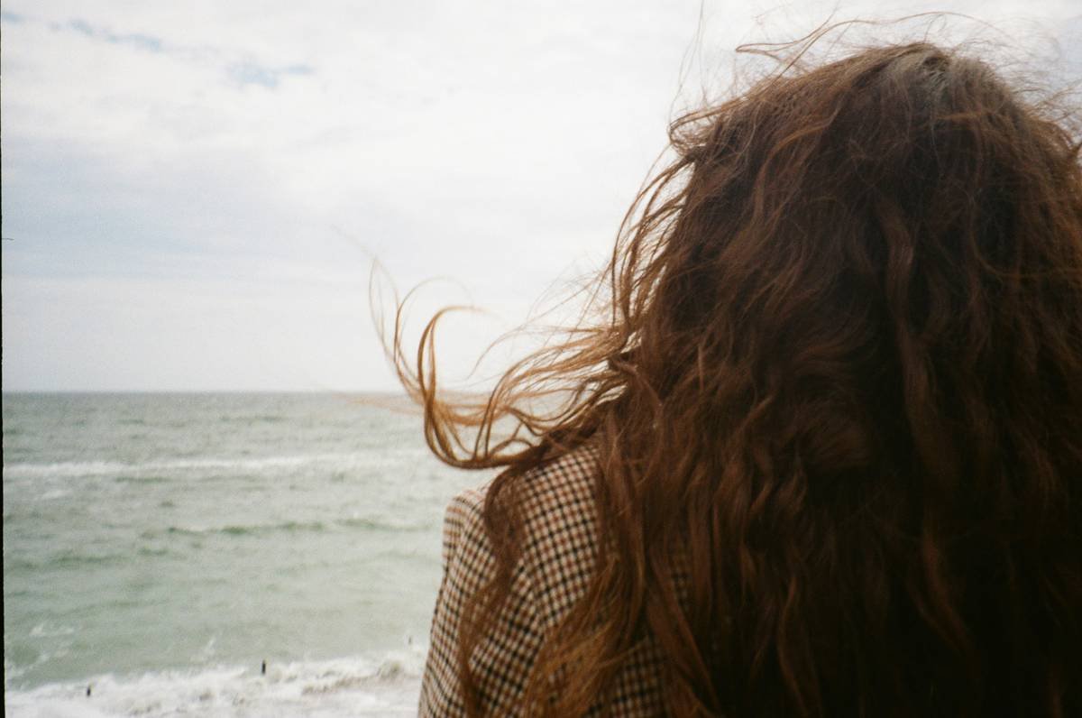Close-up of finished balayage hair wave showing seamless blend and defined texture